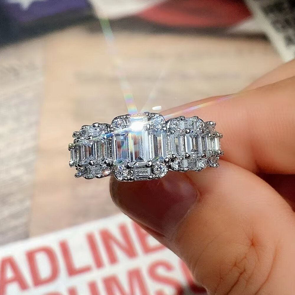 NEW 18k White Gold Diamond Ring Emerald Cut Ring Band